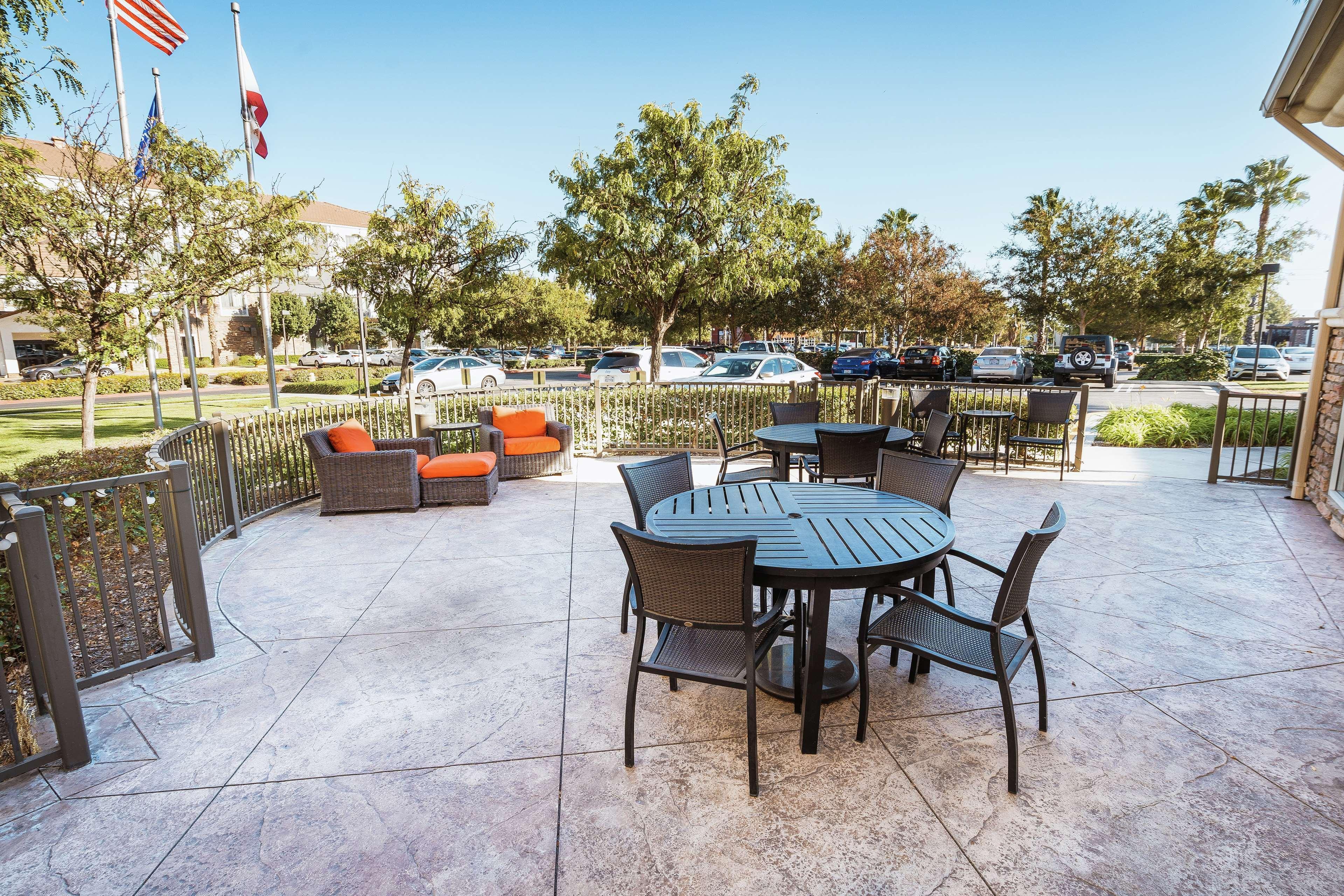 Hilton Garden Inn Ontario Rancho Cucamonga Exterior foto