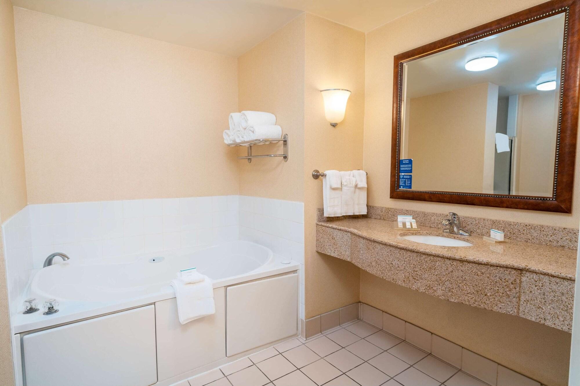Hilton Garden Inn Ontario Rancho Cucamonga Exterior foto
